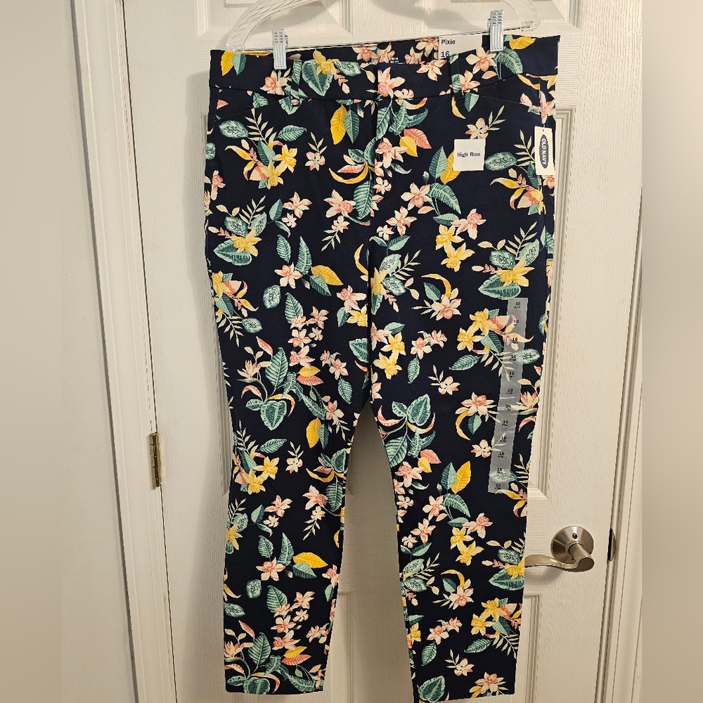 High rise pixie, hook close, size 16 pants, NWT